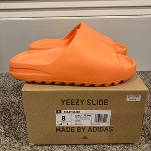 Yeezy Slide - Size 8 - In great condition - Color: Enfora - GZ0953 - Pre Owned